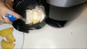Rosear las empanadas con aceite