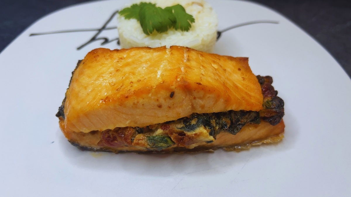 salmon relleno en la freidora de aire